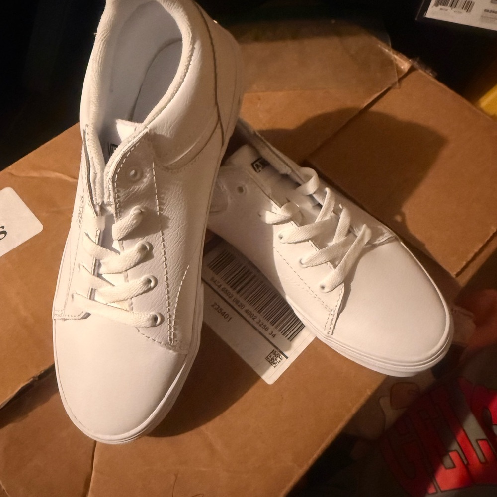 NWT Vans Classic White Seldan Leather Sneakers-Skate shoes (Unisex)